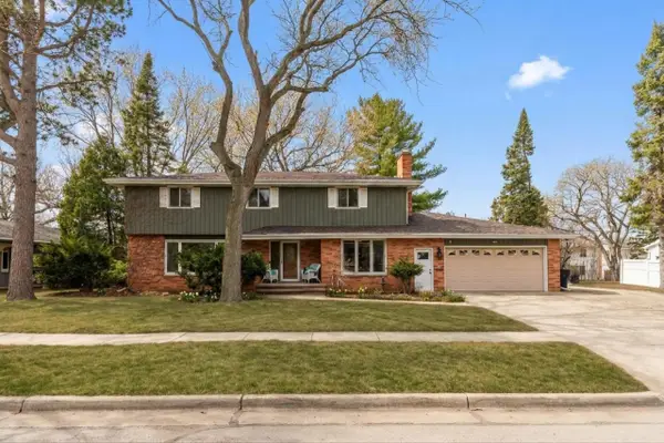 1913 N OUTAGAMIE STREET, Appleton, WI 54914