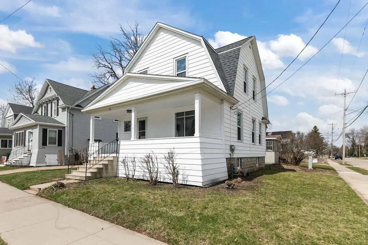 22 E MELVIN AVENUE, Oshkosh, WI 54901 - #1