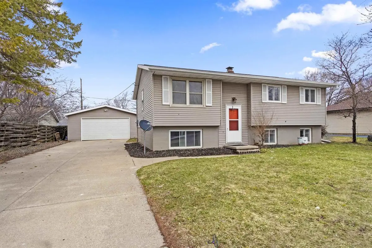 1204 E PARK HILLS DRIVE, Appleton, WI 54915 - #1