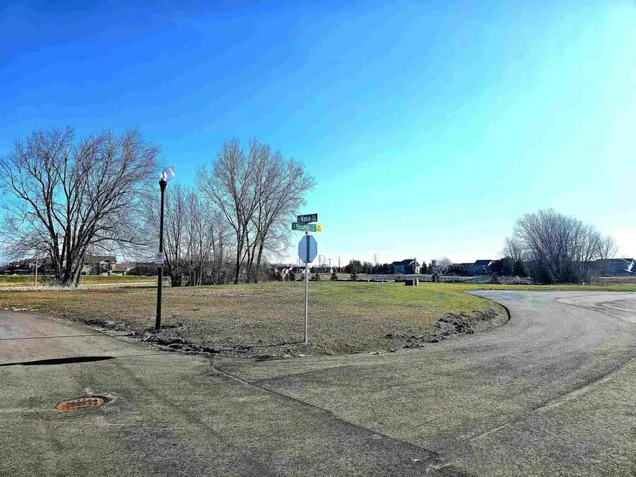 2201 E RESUNGA COURT, Appleton, WI 54915 - #2