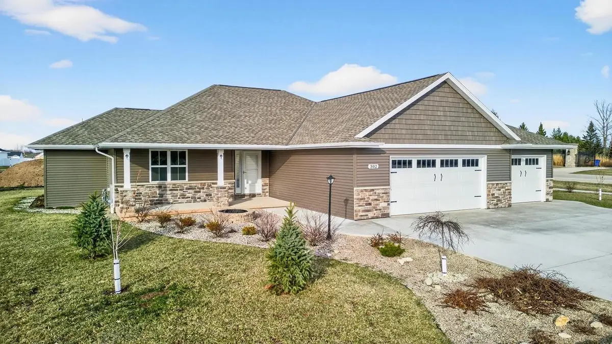 302 WILLIE MAYS CIRCLE, De Pere, WI 54115 - #1