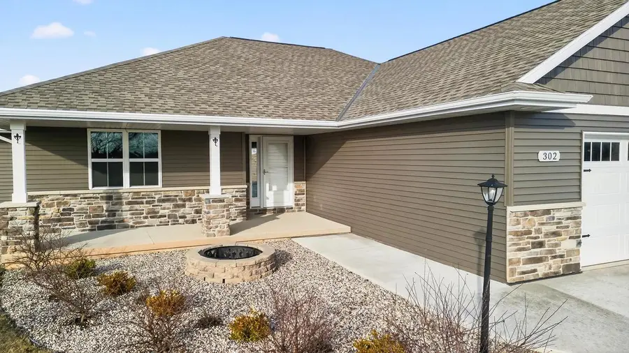 302 WILLIE MAYS CIRCLE, De Pere, WI 54115 - #2