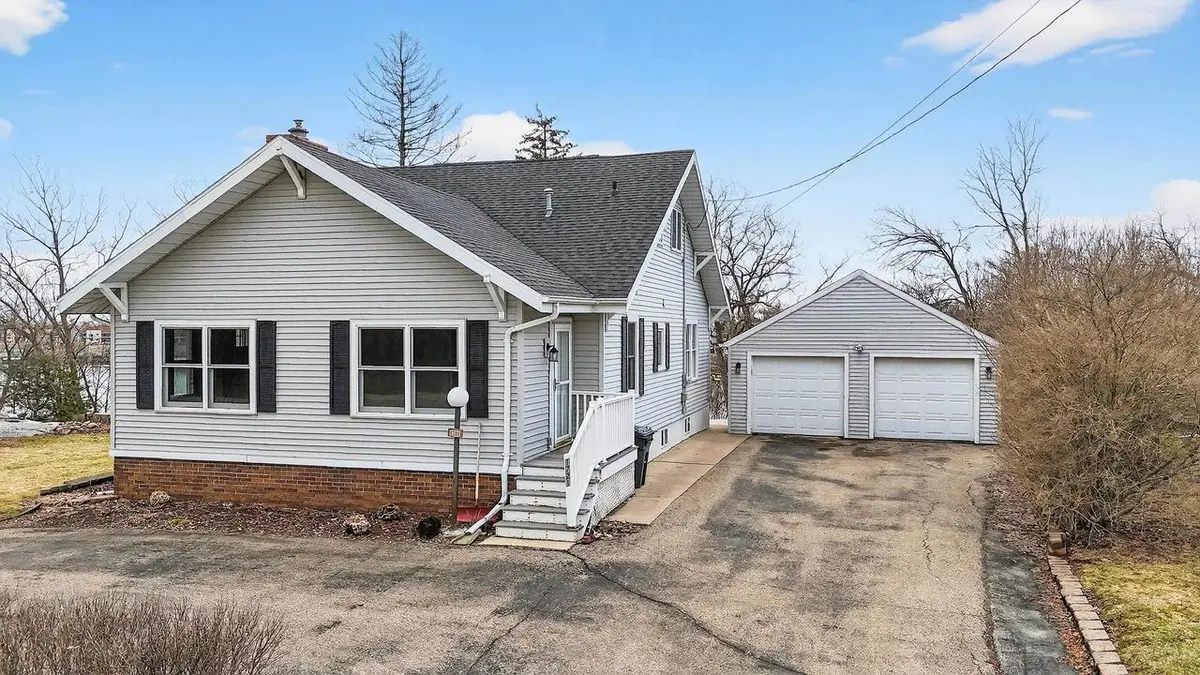 1721 W MAIN STREET, Little Chute, WI 54911 - #1