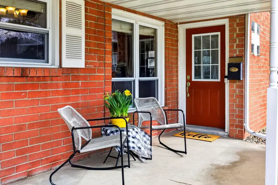 22 JOHNSON COURT, Appleton, WI 54915 - #2