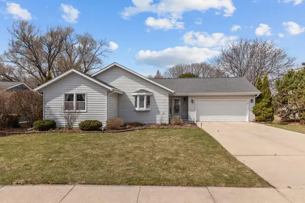 96 UNIVERSITY DRIVE, Fond Du Lac, WI 54935