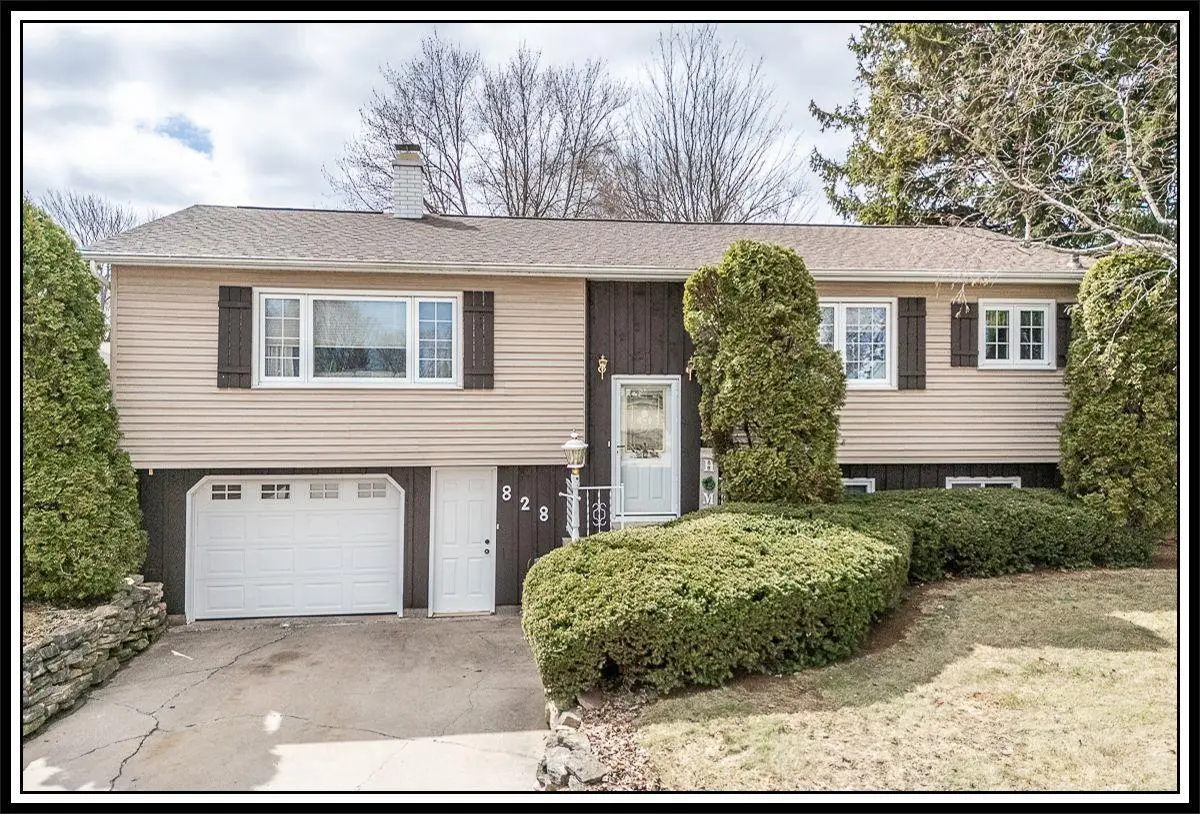 828 W WARREN STREET, New London, WI 54961 - #1