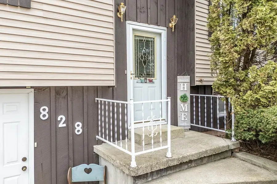 828 W WARREN STREET, New London, WI 54961 - #2