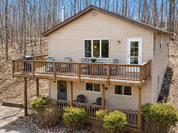 W16468 S HILBERT DRIVE, Armstrong Creek, WI 54103