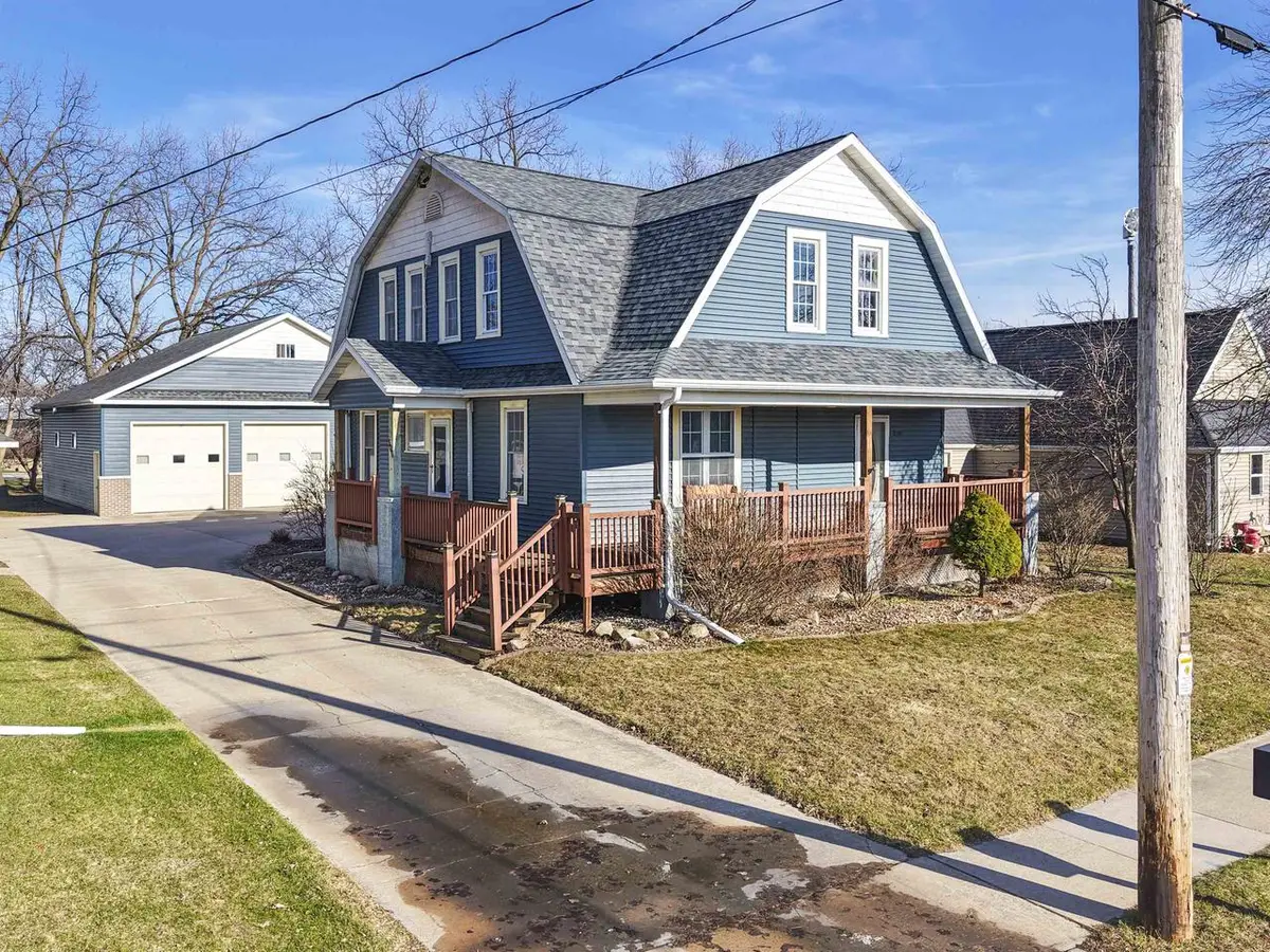 300 N MAPLE STREET, Black Creek, WI 54106 - #1