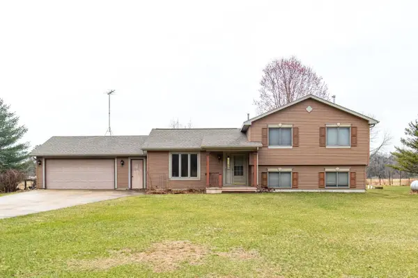 N6677 37TH AVENUE, Fremont, WI 54940