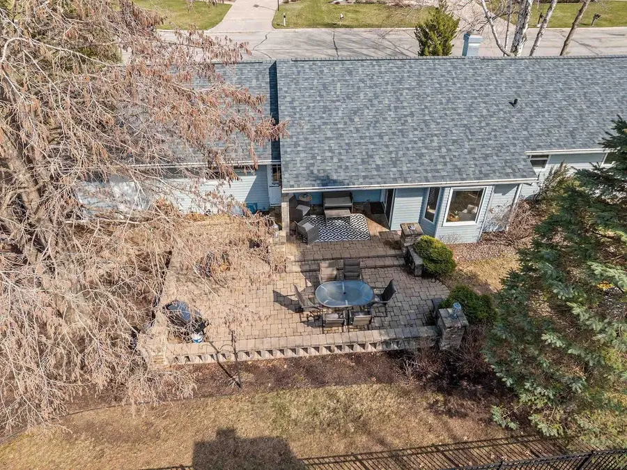 2130 KING JAMES DRIVE, Green Bay, WI 54304 - #2