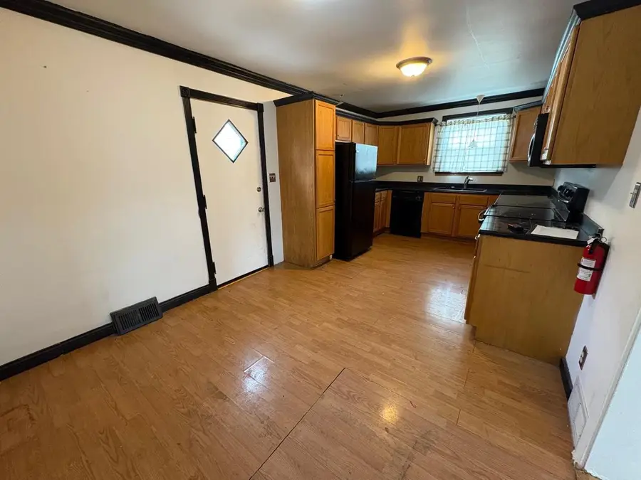202 W IRVING AVENUE, Oshkosh, WI 54901 - #2