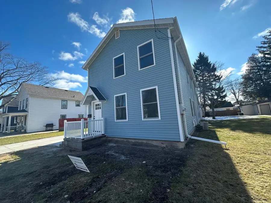 911 ST CLAIR STREET, Manitowoc, WI 54220 - #2