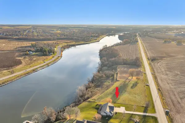 4225 LOST DAUPHIN ROAD, De Pere, WI 54115