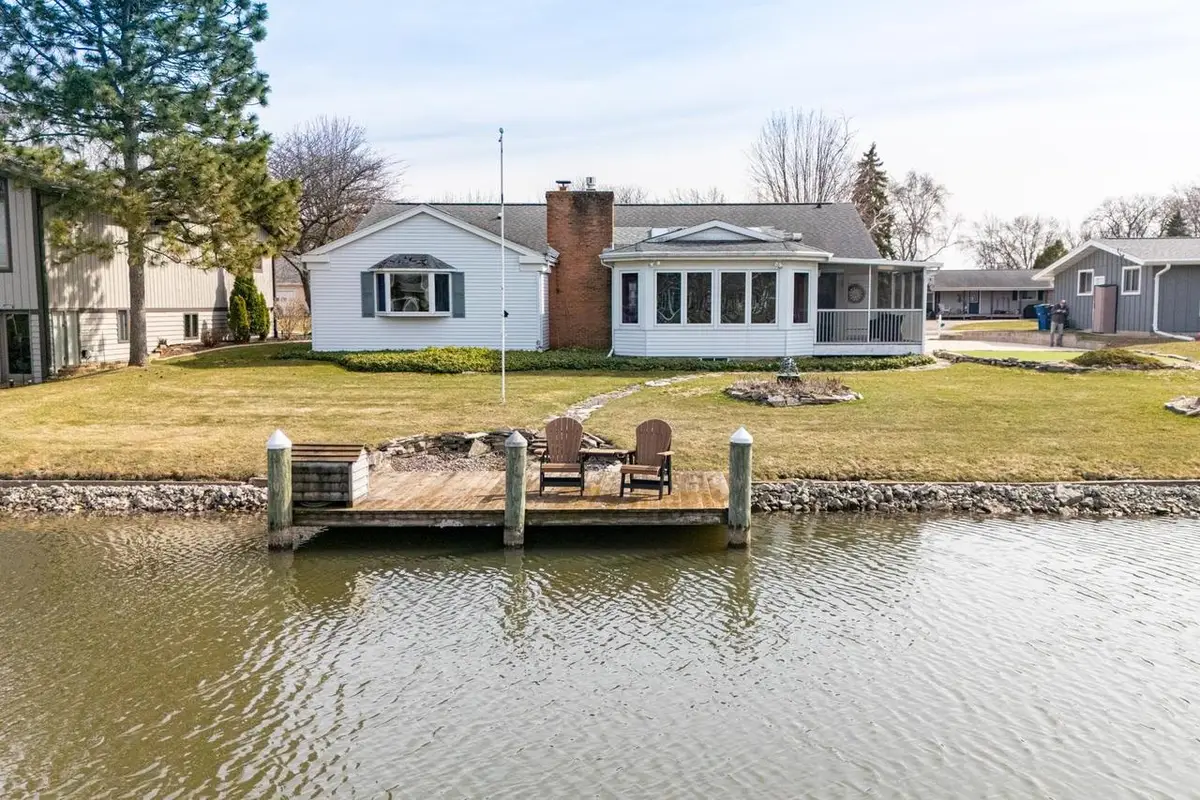 918 LEEWARD COURT, Oshkosh, WI 54901 - #1