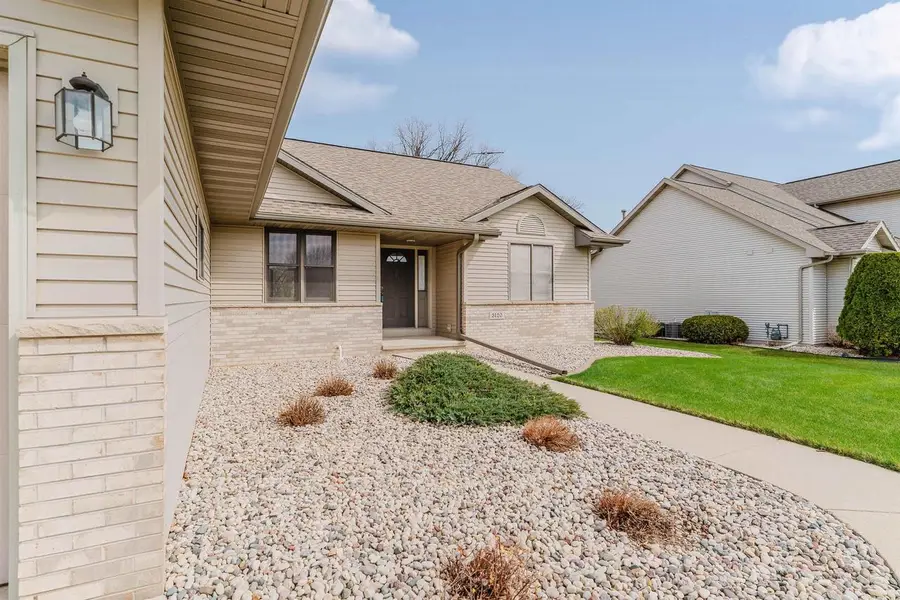 3120 MOCKINGBIRD WAY, Oshkosh, WI 54904 - #2