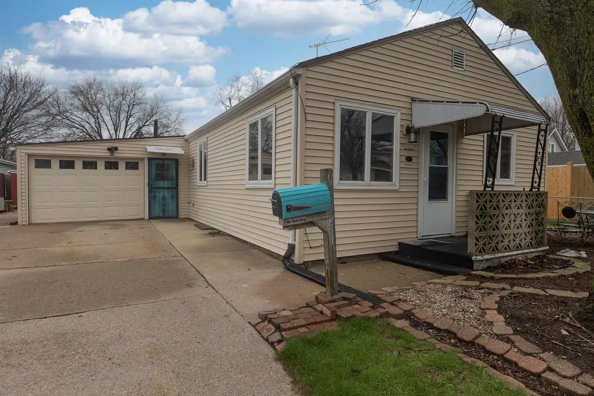 2021 SHERIDAN STREET, Oshkosh, WI 54901 - #1