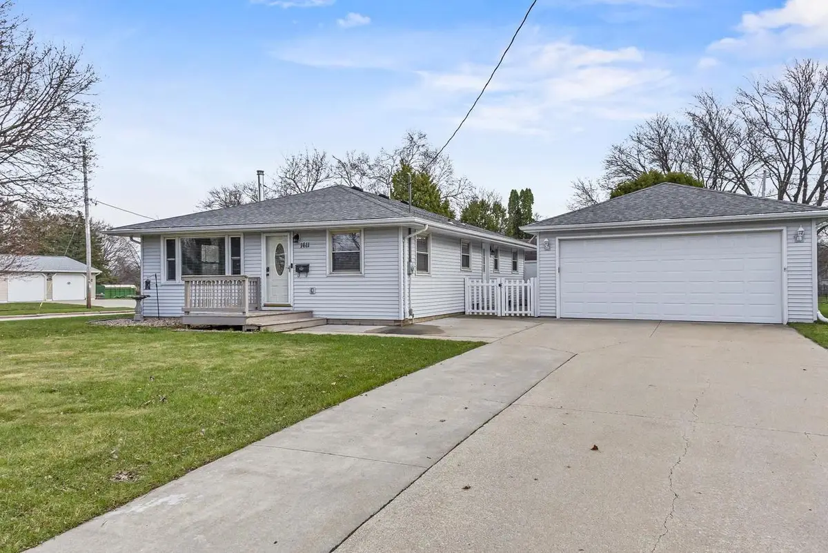 1611 E GLENDALE AVENUE, Appleton, WI 54911 - #1
