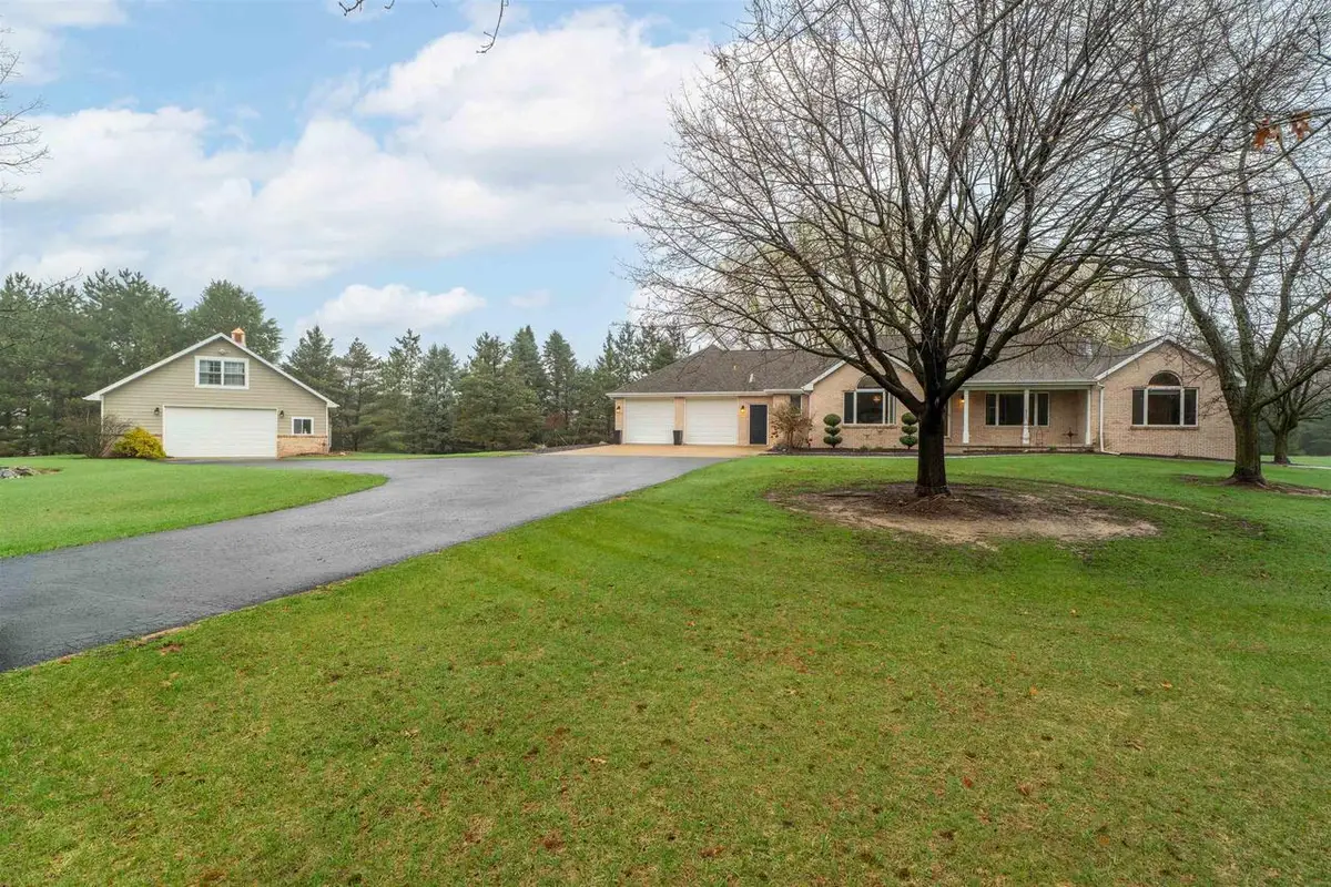 E8958 BROKEN BRANCH LANE, New London, WI 54961 - #1