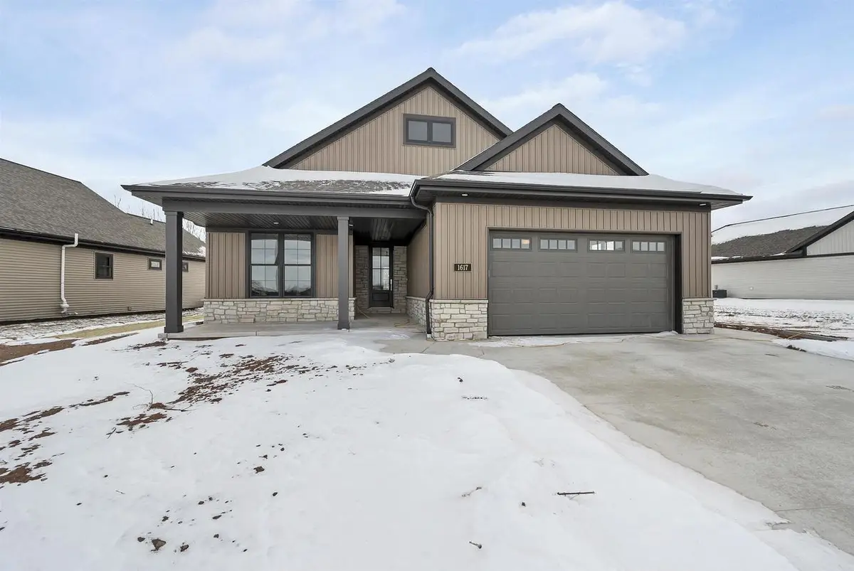 1617 N HONEYSUCKLE CIRCLE, De Pere, WI 54115 - #1