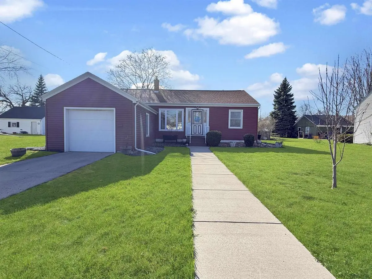 613 N SAWYER STREET, Oshkosh, WI 54902 - #1