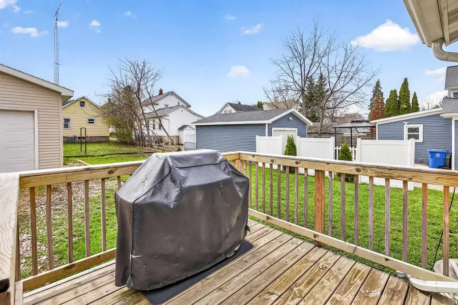 327 W 7TH AVENUE, Oshkosh, WI 54902 - #3