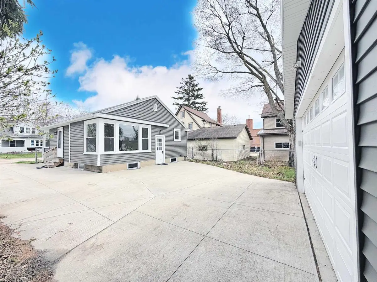 225 E CIRCLE STREET, Appleton, WI 54911 - #1