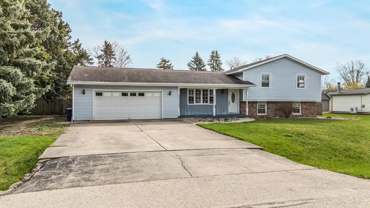 727 DAWN COURT, Neenah, WI 54956 - #1