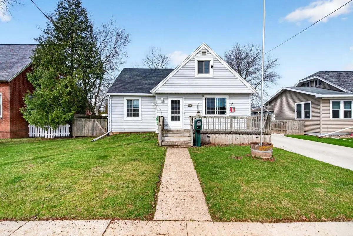 1013 HARRISON STREET, Neenah, WI 54956 - #1