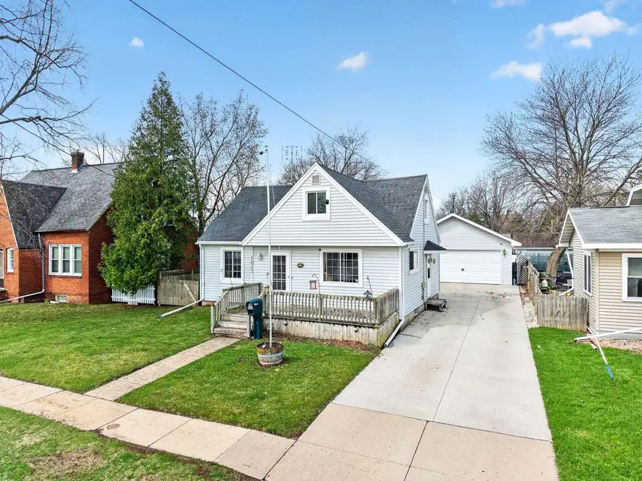 1013 HARRISON STREET, Neenah, WI 54956 - #2