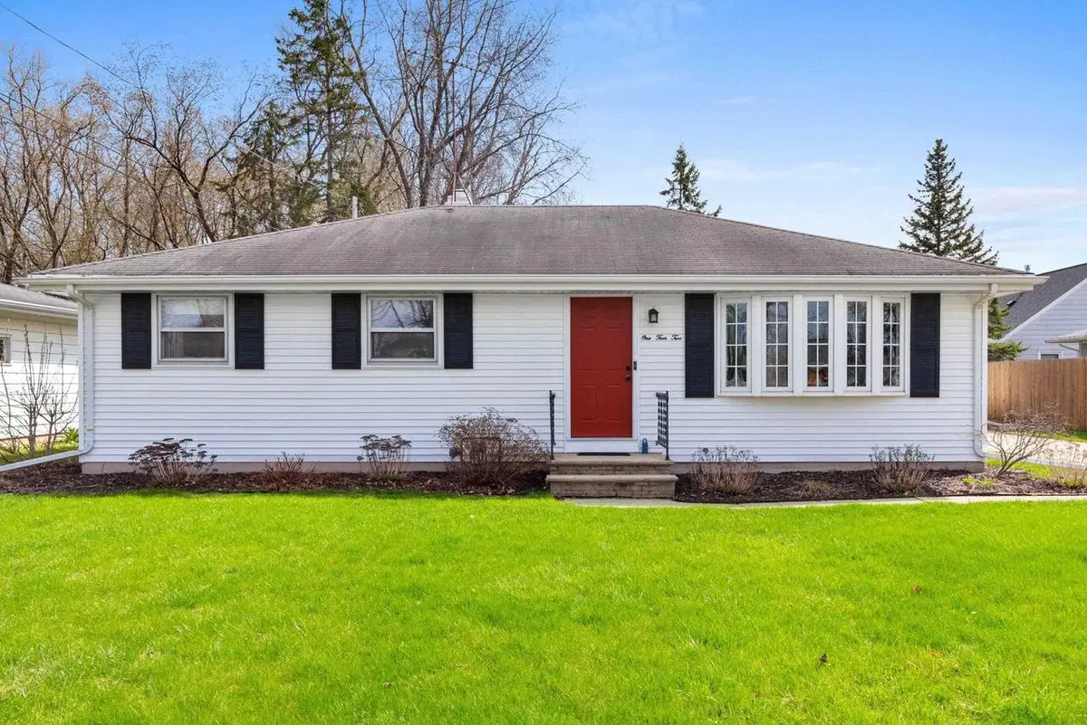 142 W PECKHAM STREET, Neenah, WI 54956 - #1