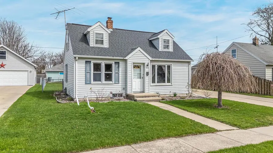 824 ZEMLOCK AVENUE, Neenah, WI 54956 - #2