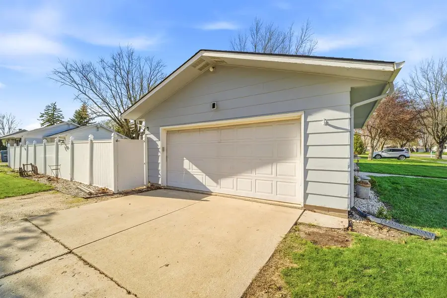 40 S PIONEER PARKWAY, Fond Du Lac, WI 54935 - #3