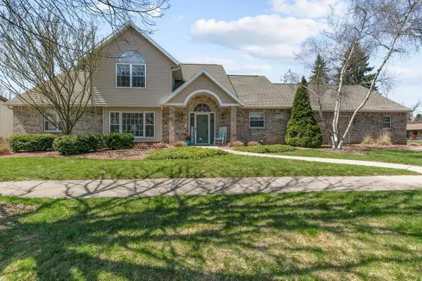 2611 N NICHOLAS STREET, Appleton, WI 54914