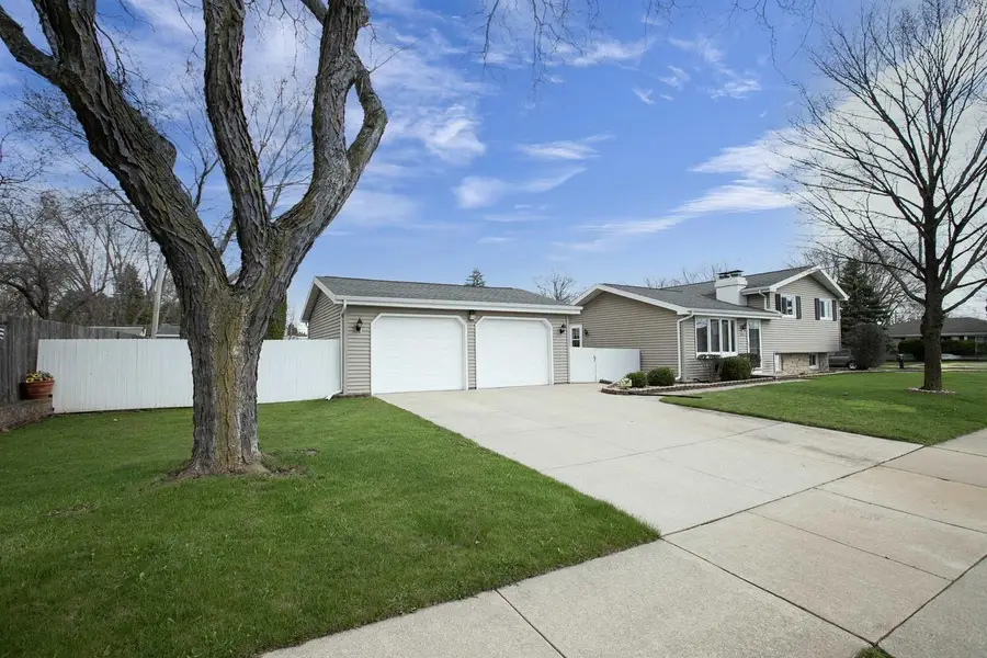 1021 APPLE BLOSSOM DRIVE, Neenah, WI 54956 - #2
