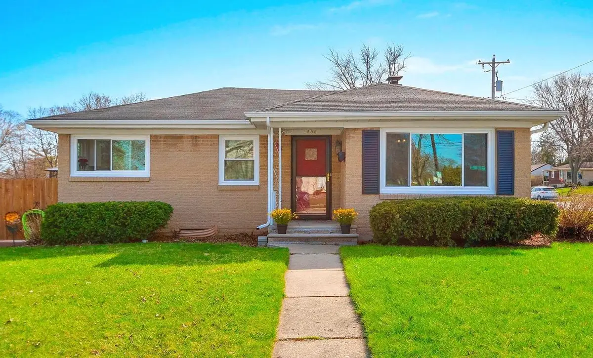 1295 HICKORY HILL DRIVE, Green Bay, WI 54304 - #1
