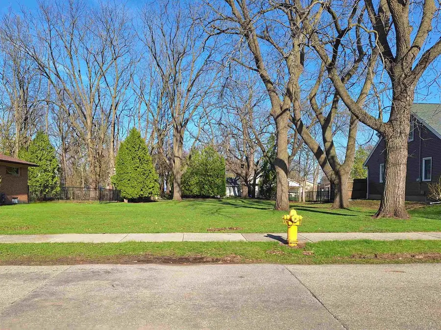2008 NEBRASKA STREET, Oshkosh, WI 54902 - #2