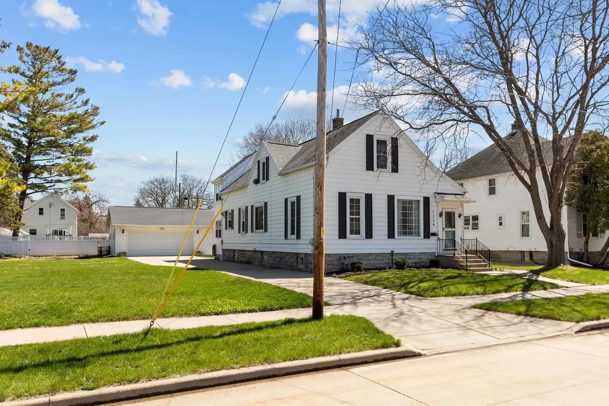 1224 EASTMAN STREET, Oshkosh, WI 54901 - #1