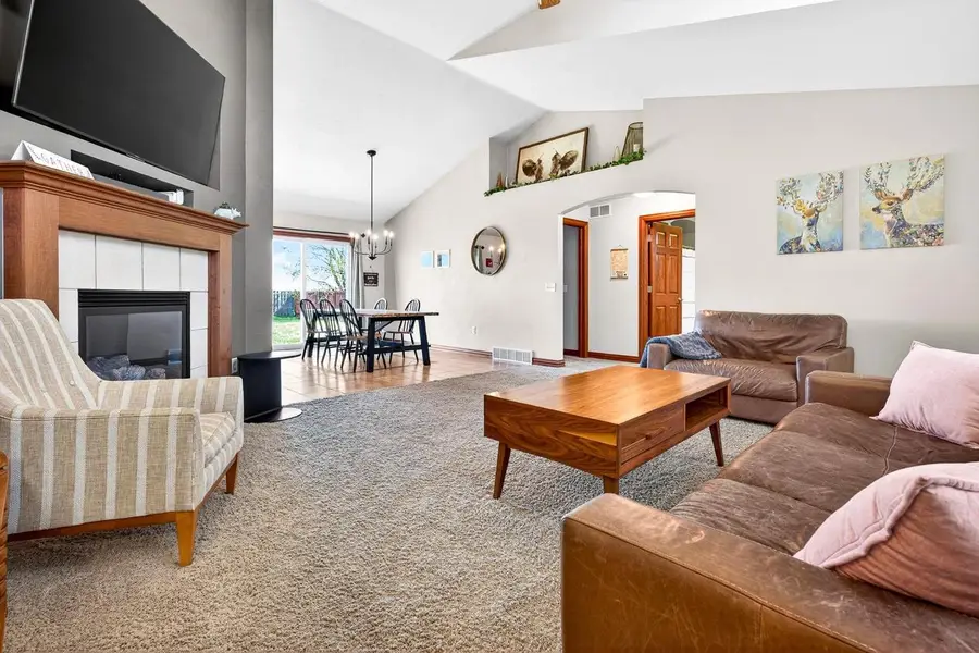4102 E BRAEBURN DRIVE, Appleton, WI 54913 - #3