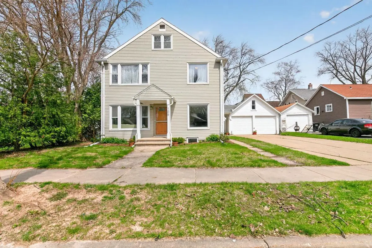 106 W PARKWAY BOULEVARD, Appleton, WI 54911 - #1