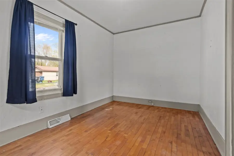 120 ALLEN AVENUE, Oshkosh, WI 54901 - #2