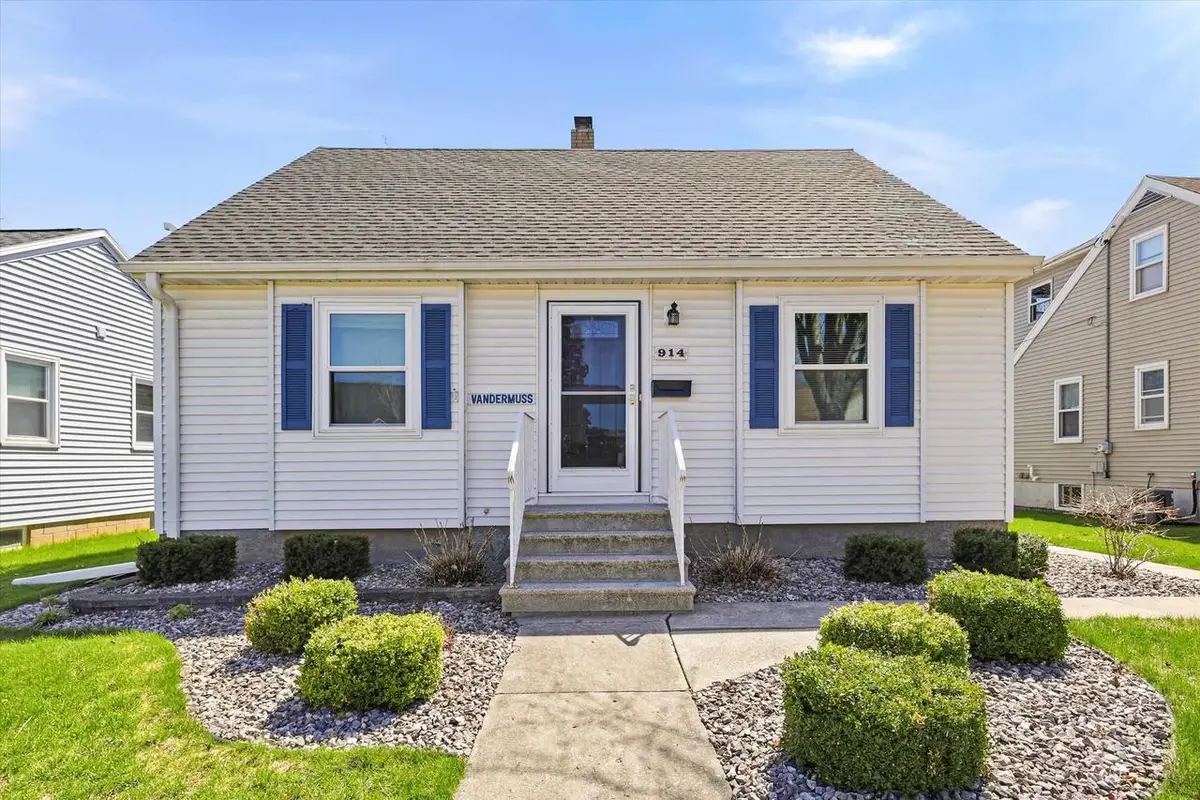 914 NEVILLE AVENUE, Green Bay, WI 54303 - #1