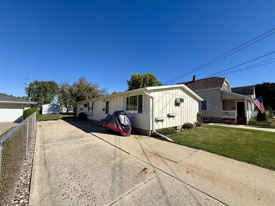 742 W 5TH AVENUE, Oshkosh, WI 54902 - #3
