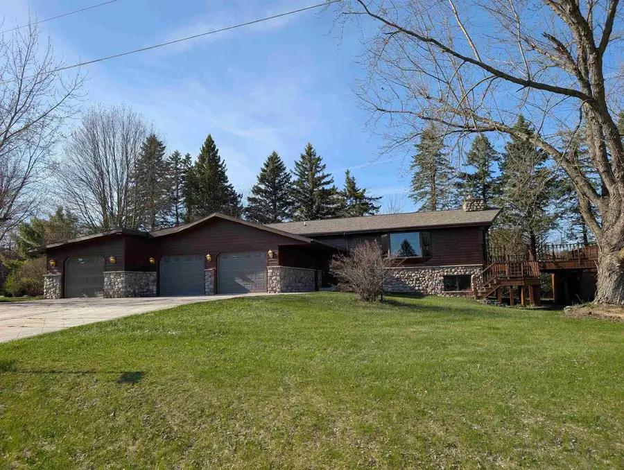 8110 E RITCHIE LANE, New London, WI 54961 - #3