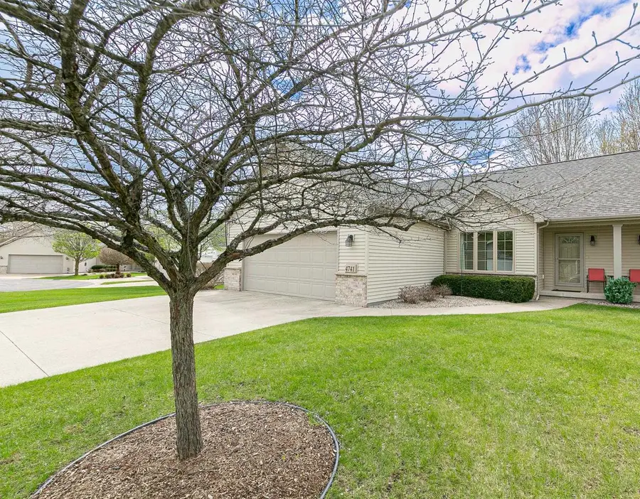 4741 WESTBROOK COURT, Appleton, WI 54914 - #3