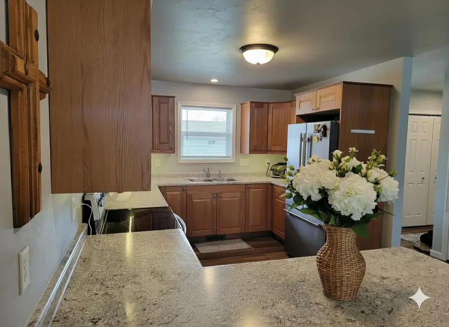 2125 ABBEY ROAD, New London, WI 54961 - #3