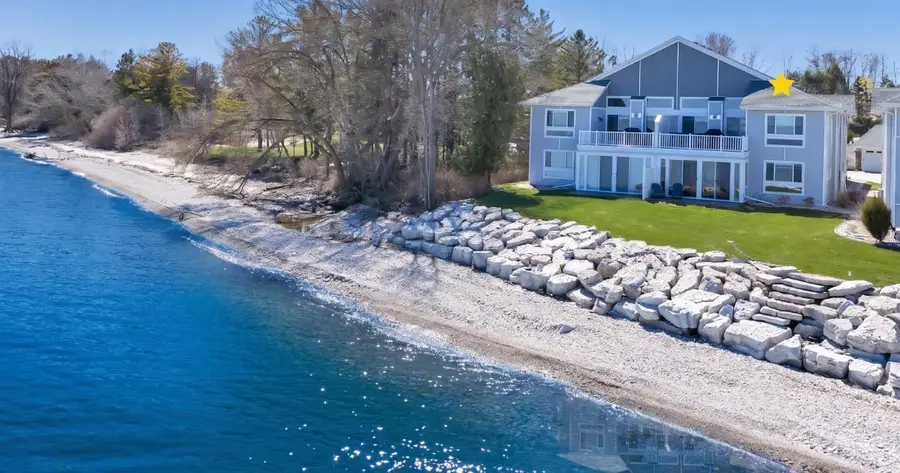 2622 LAKE STREET, Algoma, WI 54201 - #2