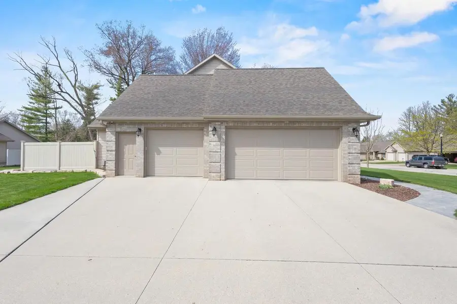 377 RIVERWOOD LANE, Green Bay, WI 54313 - #3