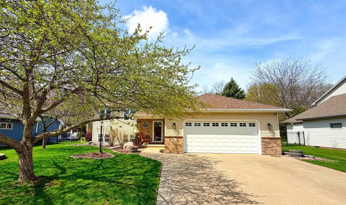 90 ROLLING GREEN CIRCLE, Oshkosh, WI 54904 - #1