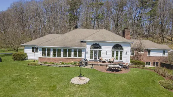 N4655 QUINTESSENCE COURT, New London, WI 54961